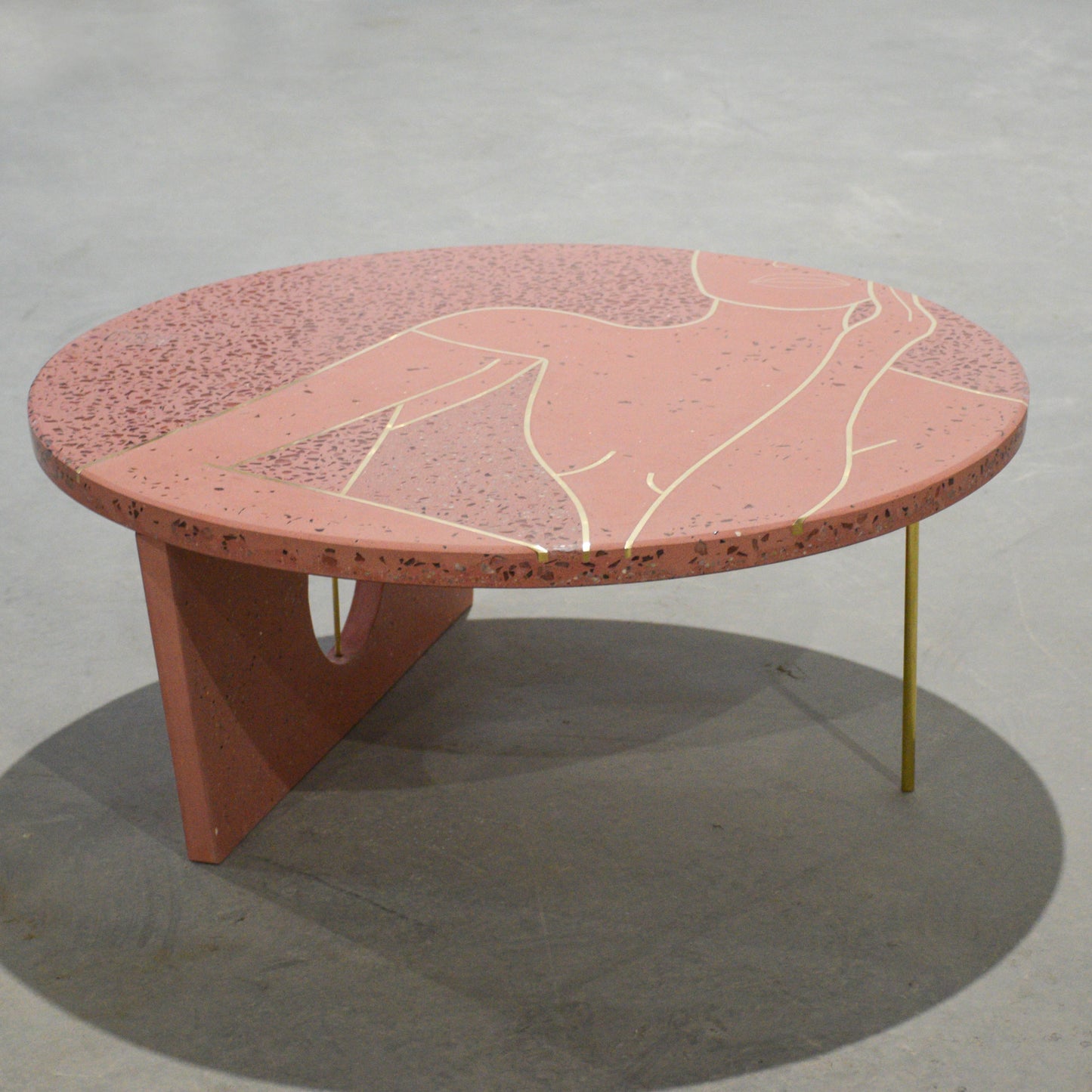 Réz és vörösréz intarzia-terrazzo dohányzó asztal 75cm