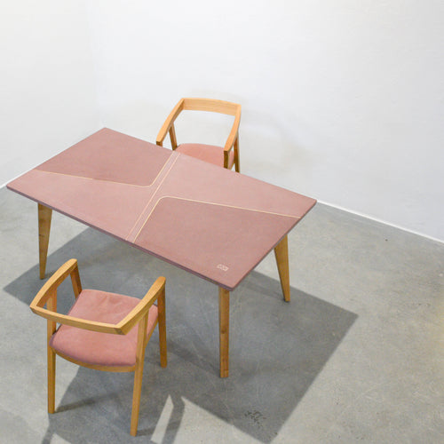 Színes beton étkezőasztal, sárgaréz berakásokkal, tömör tölgyfa lábakon, 6 személy számára, 160 x 90 cm | No. 0015