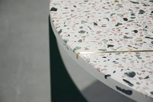 Fehér beton terrazzo kávézó asztal 75cm